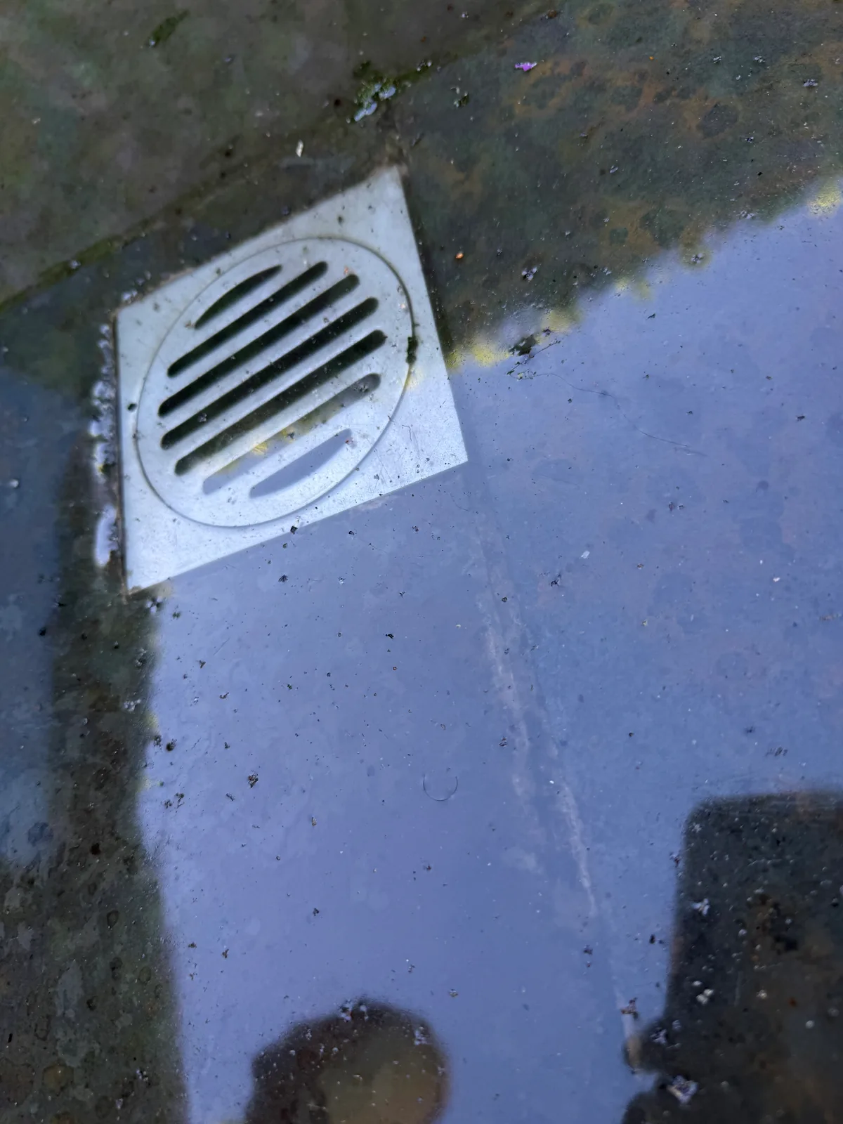 Water ponding across the roof terrace at the outlet