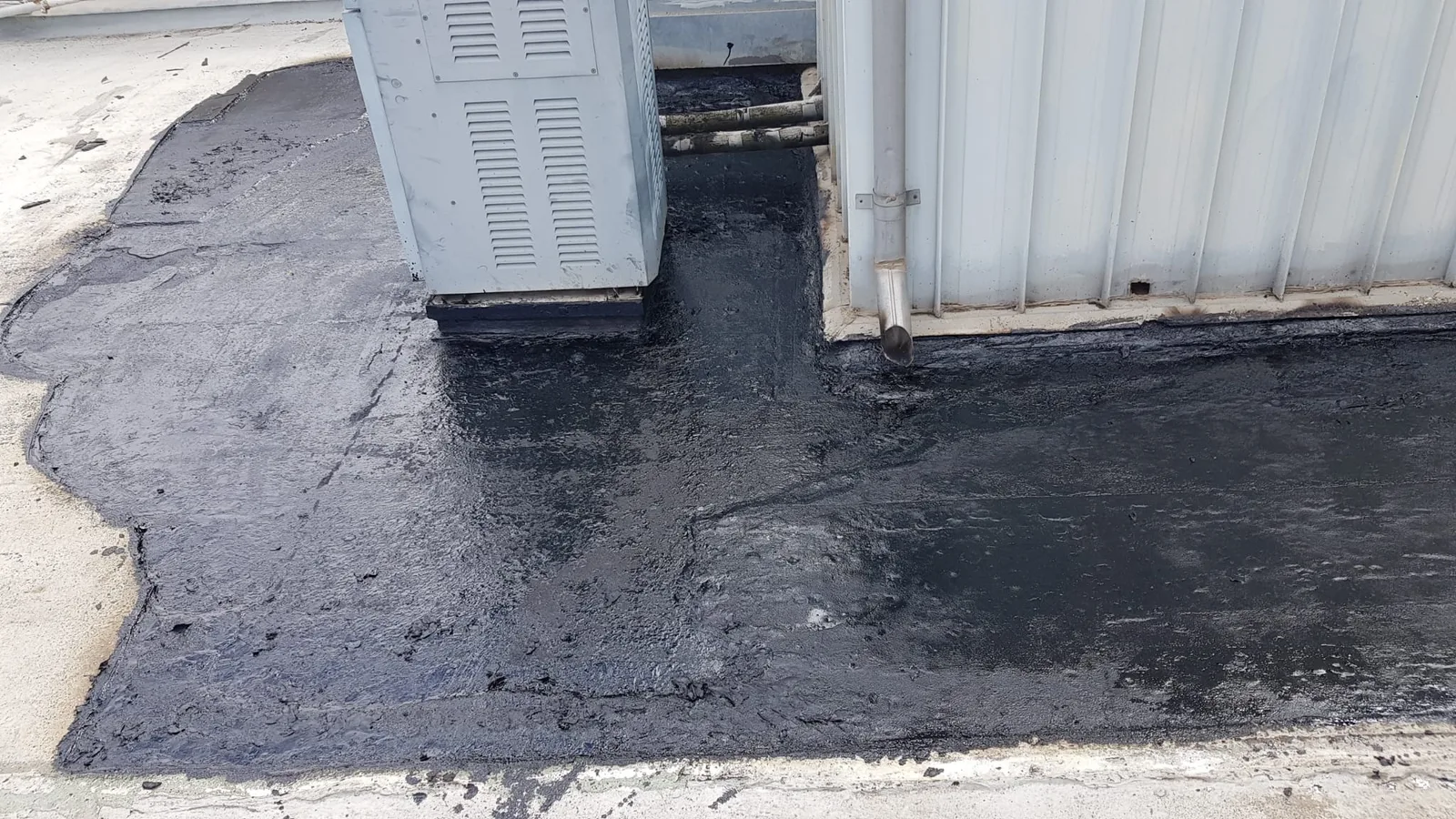 Failed bitumen around a rooftop unit