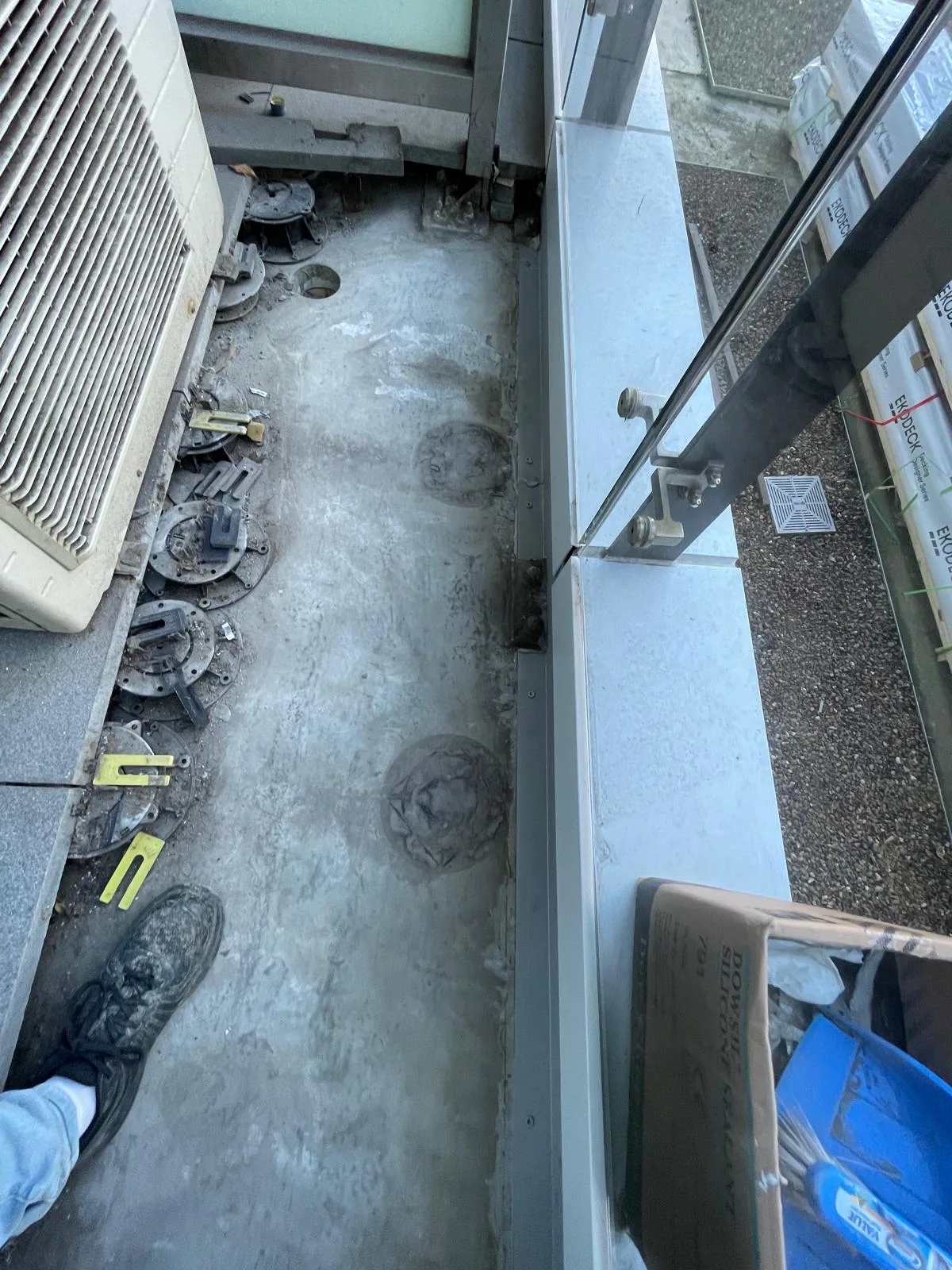 Balcony substrate prepared alongside the air conditioning unit