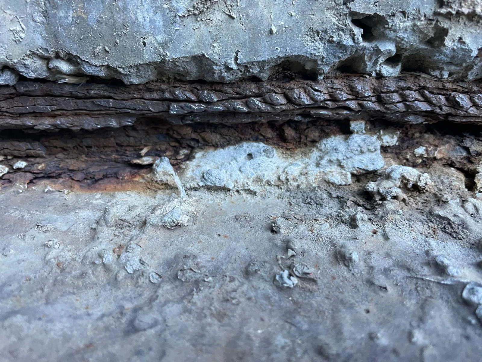 Close-up of the existing layers and the substrate below