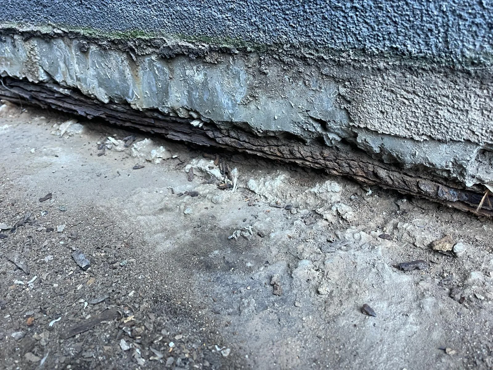 Cut edge through the existing waterproofing build-up